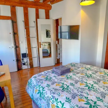 Romantic At Quartier Latin *