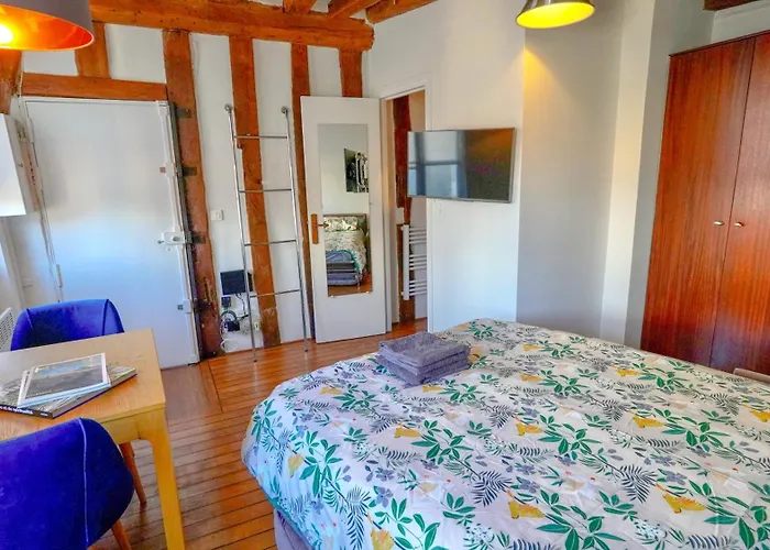 Romantic At Quartier Latin *